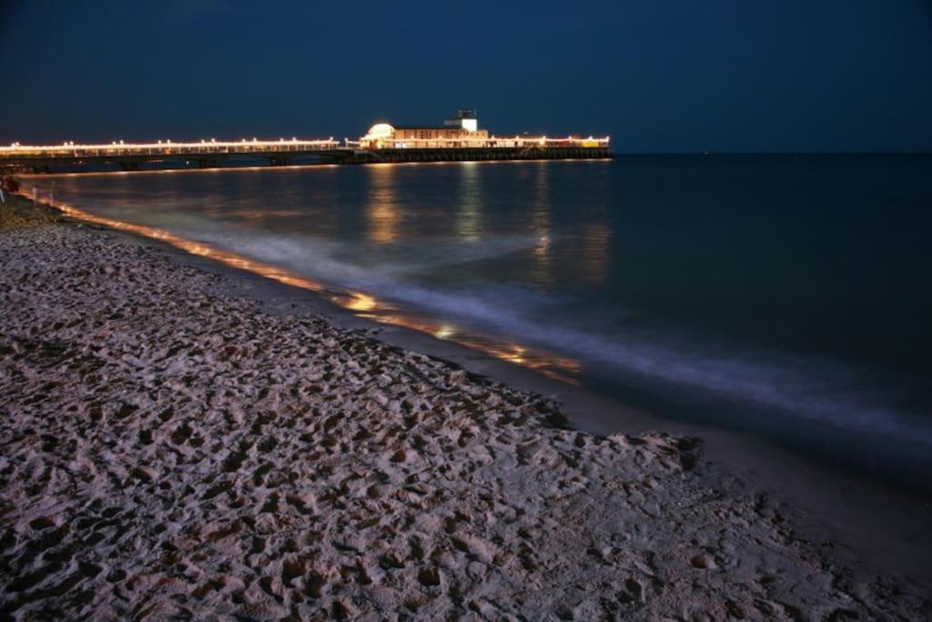 Bournecoast - Stylish Flat With Balcony - Sea Glimpses - 10 Min Walk To Beach - Parking - Wifi - Fm8405 伯恩茅斯 外观 照片