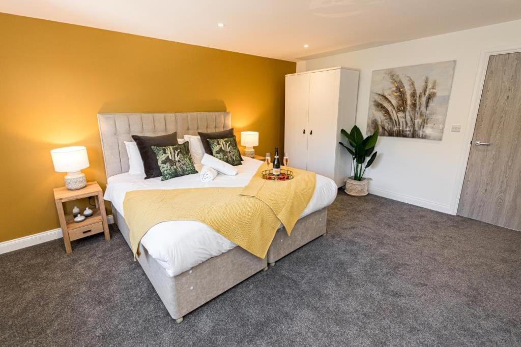 Bournecoast - Stylish Flat With Balcony - Sea Glimpses - 10 Min Walk To Beach - Parking - Wifi - Fm8405 伯恩茅斯 外观 照片