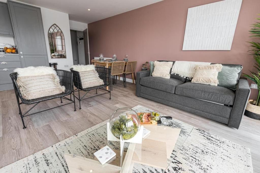 Bournecoast - Stylish Flat With Balcony - Sea Glimpses - 10 Min Walk To Beach - Parking - Wifi - Fm8405 伯恩茅斯 外观 照片