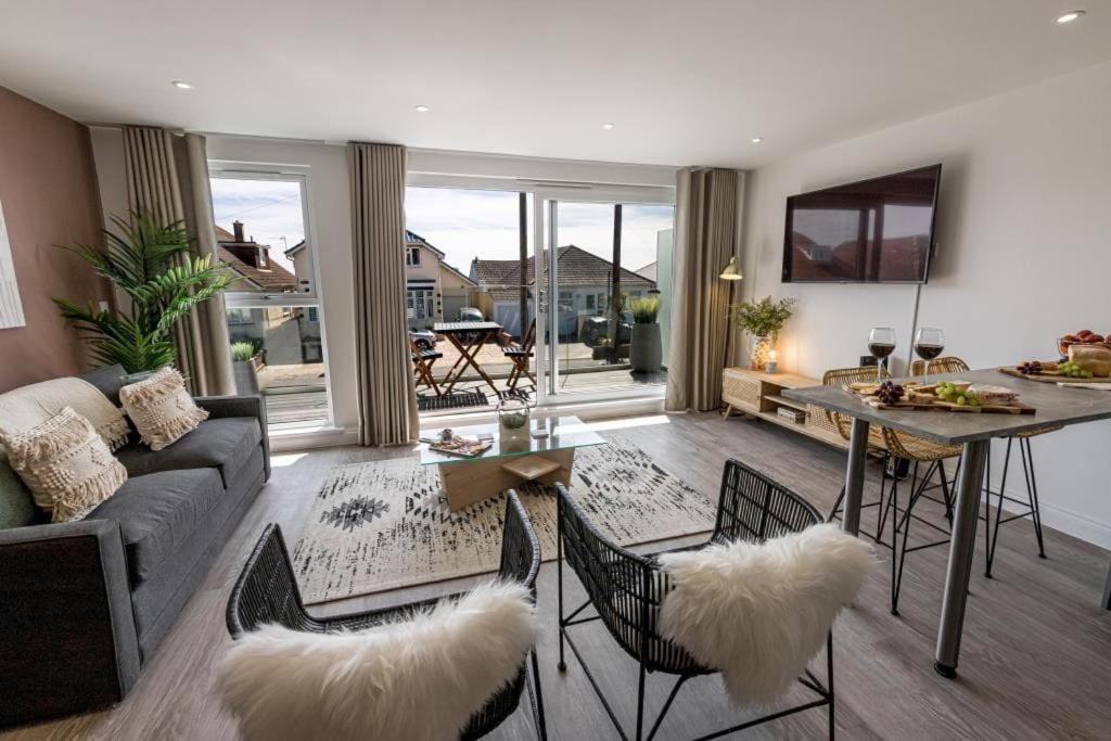 Bournecoast - Stylish Flat With Balcony - Sea Glimpses - 10 Min Walk To Beach - Parking - Wifi - Fm8405 伯恩茅斯 外观 照片