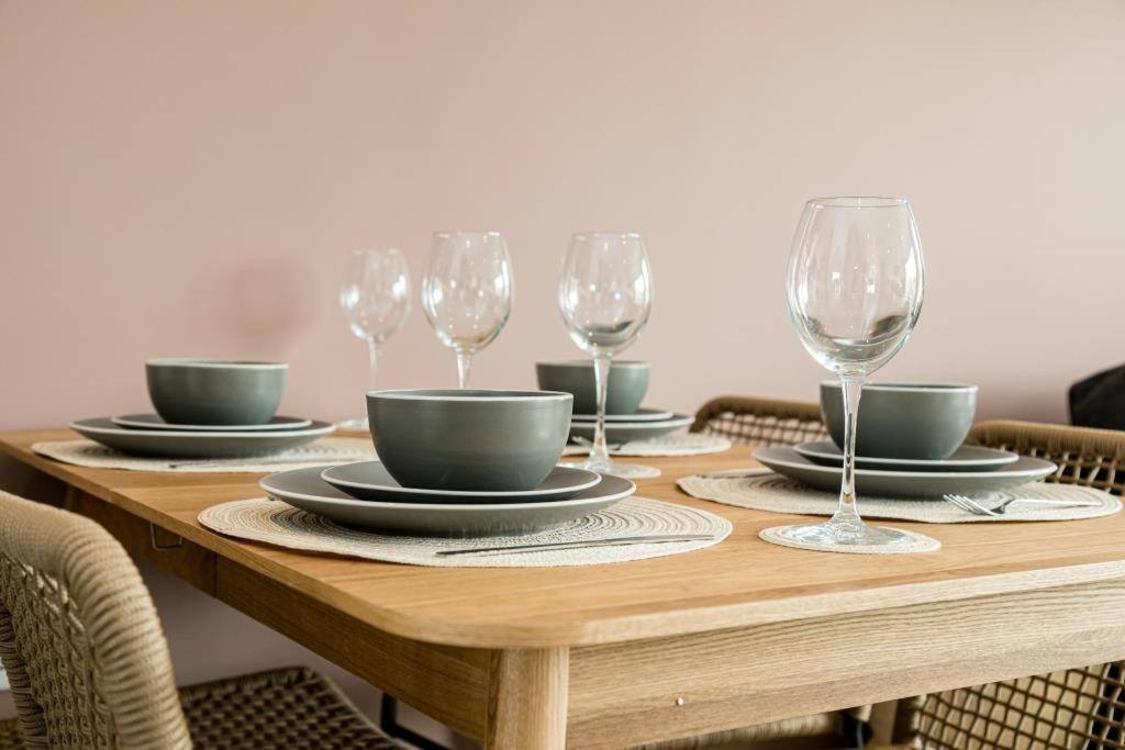 Bournecoast - Stylish Flat With Balcony - Sea Glimpses - 10 Min Walk To Beach - Parking - Wifi - Fm8405 伯恩茅斯 外观 照片
