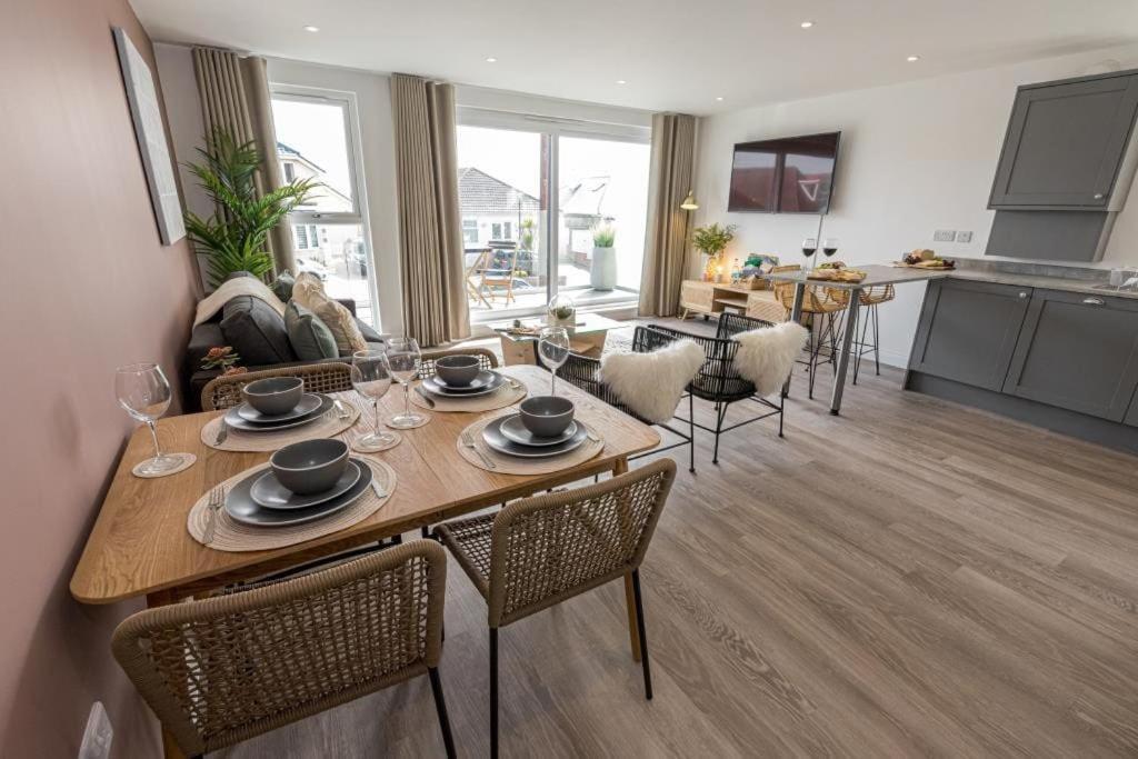 Bournecoast - Stylish Flat With Balcony - Sea Glimpses - 10 Min Walk To Beach - Parking - Wifi - Fm8405 伯恩茅斯 外观 照片